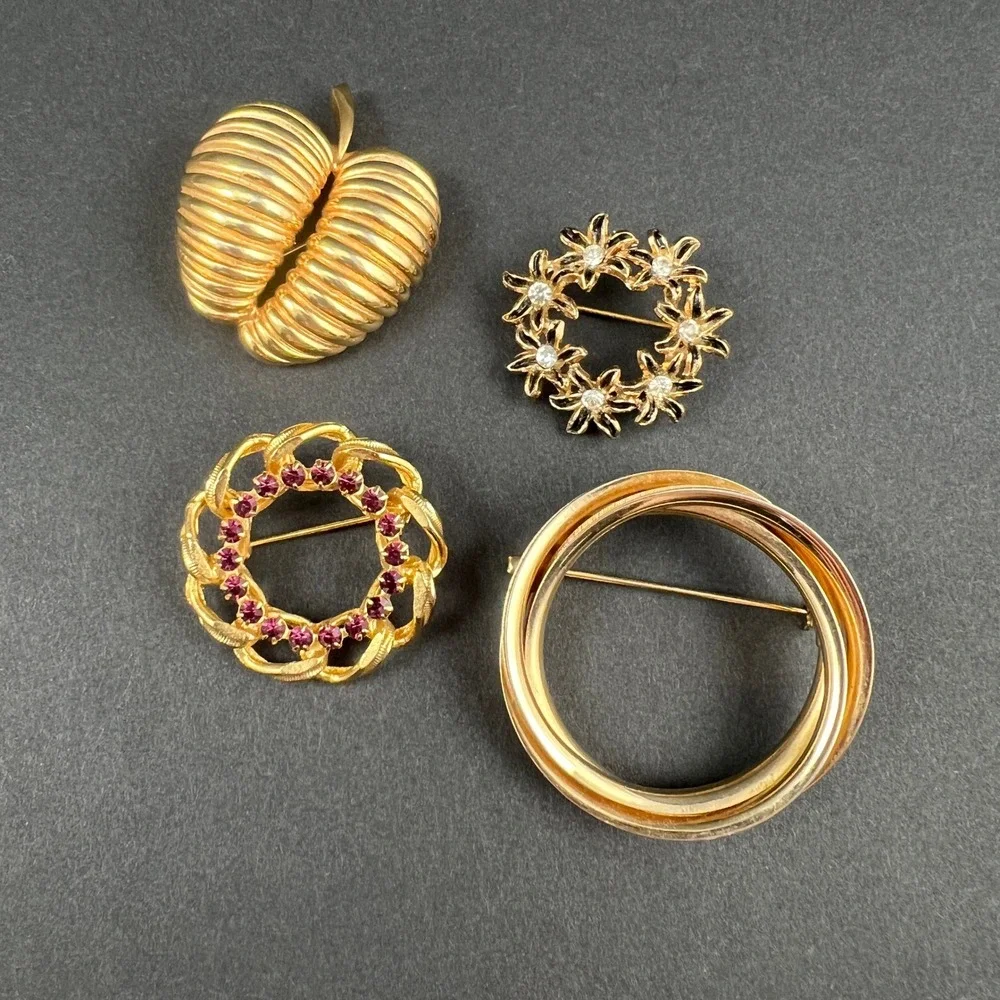 Vintage Brooch Lot of 8 Gold Tone Some Signed Sarah Coventry MJent Avon